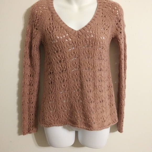 American Eagle Outfitters Sweaters - 💛 AEO Pink Acrylic Wool Blend Knit Vneck Sweater